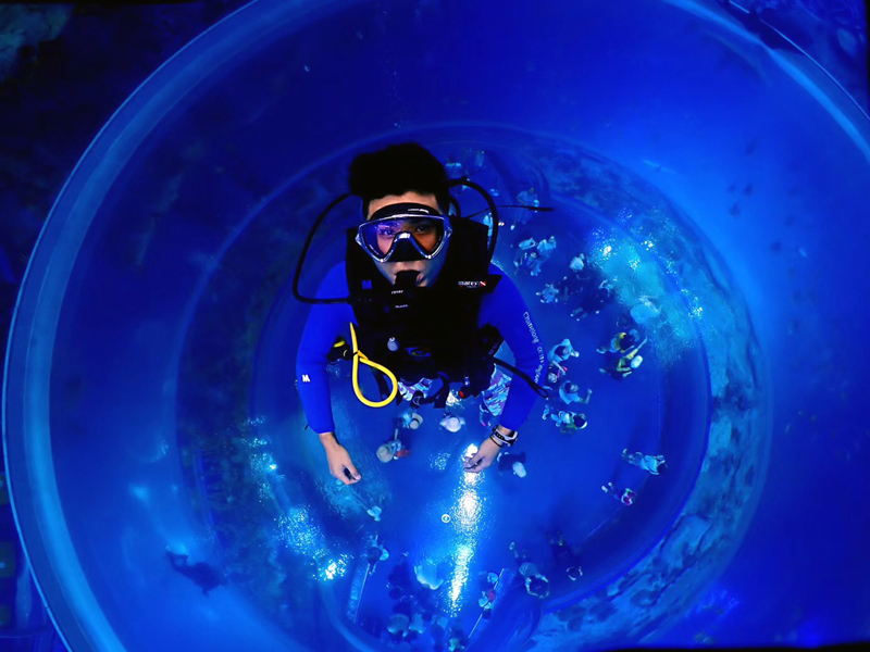 如何控制中性浮力？