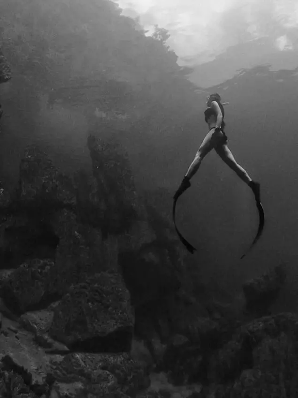 潛水拍照新姿勢(shì)，放下你的剪刀手，我們來這樣拍