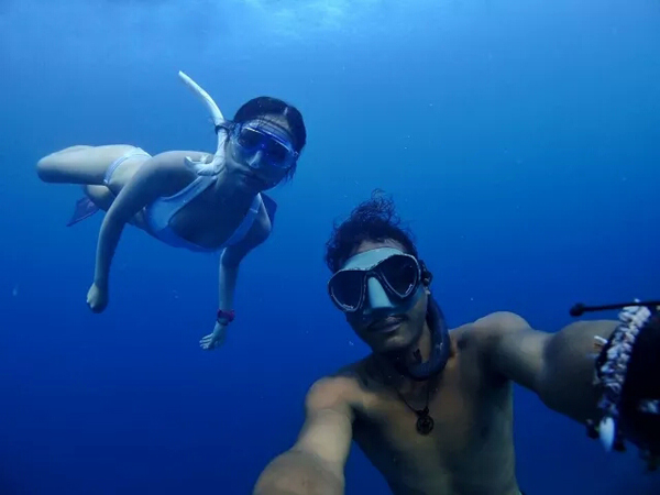 潛水拍照新姿勢，放下你的剪刀手，我們來這樣拍