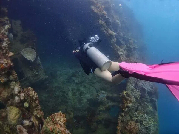 潛水拍照新姿勢(shì)，放下你的剪刀手，我們來這樣拍